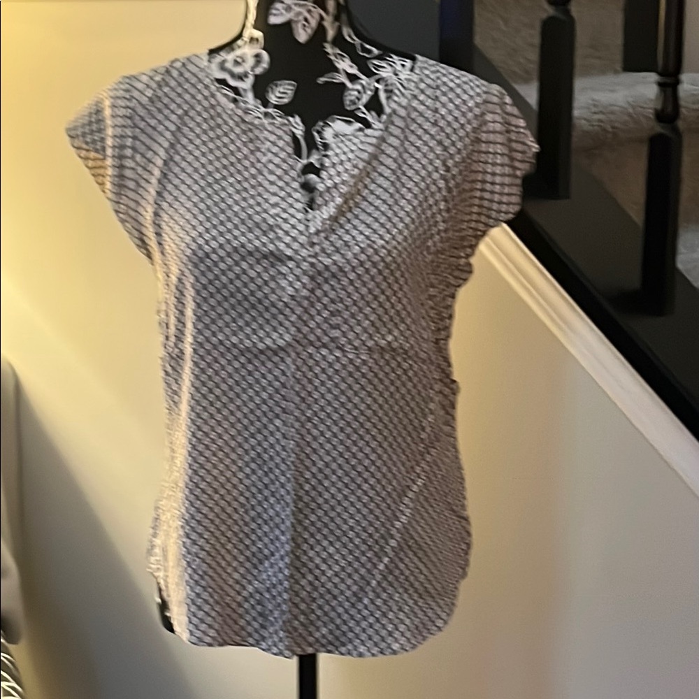 NWT Anne Carson Black and White Patterned Short Sleeve Blouse-Soze Small